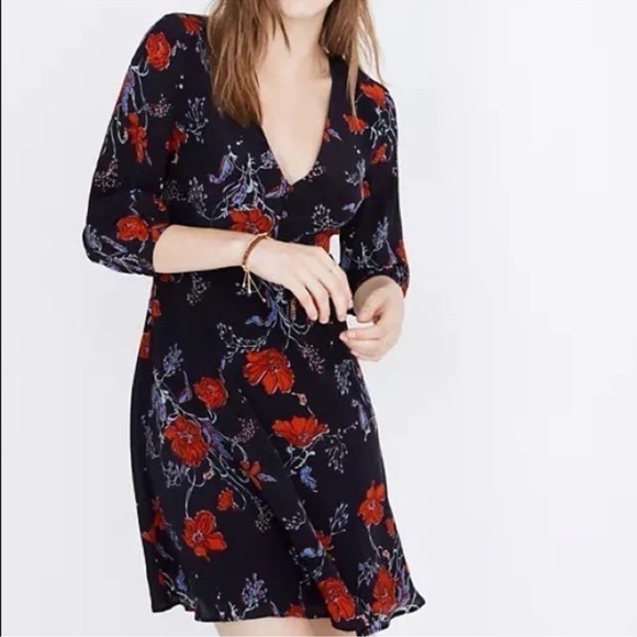 Madewell Dresses & Skirts - Madewell Silk Ruffle Waist Dress in Windblown Poppies Navy Women’s